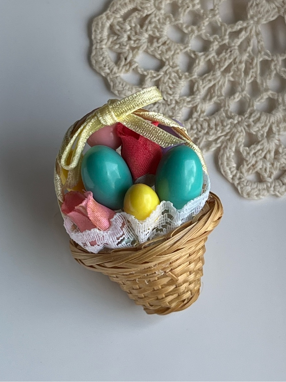 Vintage Easter Wicker Basket Brooch Pin - Picture 13 of 15